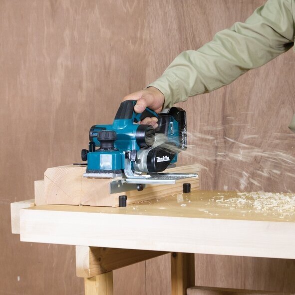 Akumuliatorinis oblius Makita DKP181ZU + Bluetooth lustas AWS, 18 V (be akum. ir krov.) 1 Akumuliatorinis oblius Makita DKP181ZU + Bluetooth lustas AWS, 18 V (be akum. ir krov.) 1