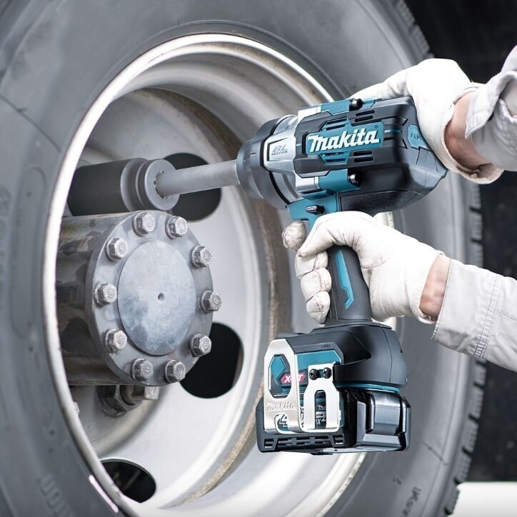 Akumuliatorinis smūginis veržliasukis MAKITA TW011GZ, 3/4", 40V, 1500 Nm (be akum. ir krov.) 1 Akumuliatorinis smūginis veržliasukis MAKITA TW011GZ, 3/4", 40V, 1500 Nm (be akum. ir krov.) 1