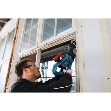 Bosch GSA 18 V-32 Tiesinis pjūklas(18V Li-ion 2 x 5Ah akumuliatoriai)