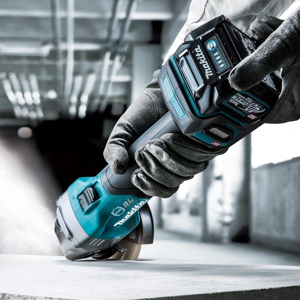 Makita GA005GM201 XGT® Kampinis šlifuoklis (40V 2 x 4Ah akumuliatoriai) 6 Makita GA005GM201 XGT® Kampinis šlifuoklis (40V 2 x 4Ah akumuliatoriai) 6