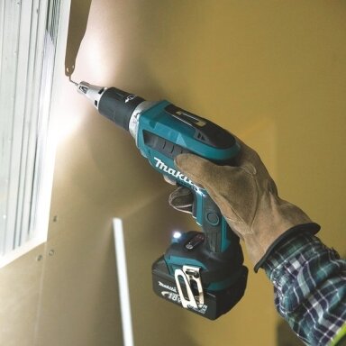 Makita DFS452Z Akum. suktuvas (18V Li-ion Be akumuliatorių ir kroviklio)