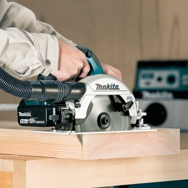 Akumuliatorinis rankinis diskinis pjūklas Makita DHS660RTJ, 18V, 2x5,0Ah Akumuliatorinis rankinis diskinis pjūklas Makita DHS660RTJ, 18V, 2x5,0Ah