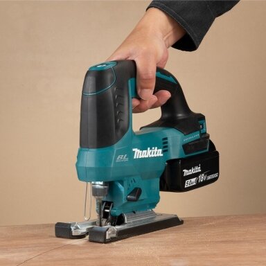 Makita DJV184RF1J Akumuliatorinis siaurapjūklis (18V 1x3Ah + kroviklis) Makita DJV184RF1J Akumuliatorinis siaurapjūklis (18V 1x3Ah + kroviklis)