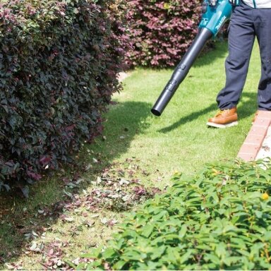 Makita DUB184RT akumuliatorinis putiklis (18V 1x 5Ah akum.) Makita DUB184RT akumuliatorinis putiklis (18V 1x 5Ah akum.)
