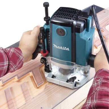 Makita RP2303FCXJ frezeris Makita RP2303FCXJ frezeris