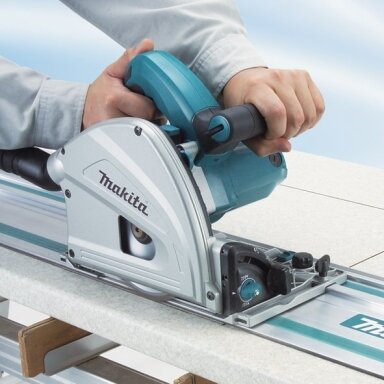 Makita SP6000J+ įleidžiamas diskinis pjūklas+ liniuotė 1,5 m 199141-8+ spaustuvai 194385-5 Makita SP6000J+ įleidžiamas diskinis pjūklas+ liniuotė 1,5 m 199141-8+ spaustuvai 194385-5