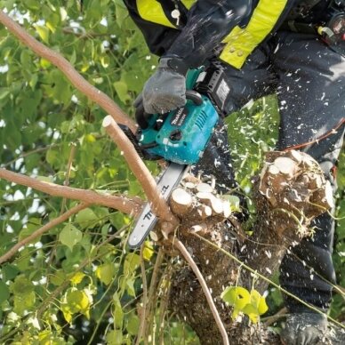 Makita DUC254RT Akumuliatorinis grandininis pjūklas (18V Li-ion 1x5Ah akum. ir kroviklis DC18RC) 6 Makita DUC254RT Akumuliatorinis grandininis pjūklas (18V Li-ion 1x5Ah akum. ir kroviklis DC18RC) 6