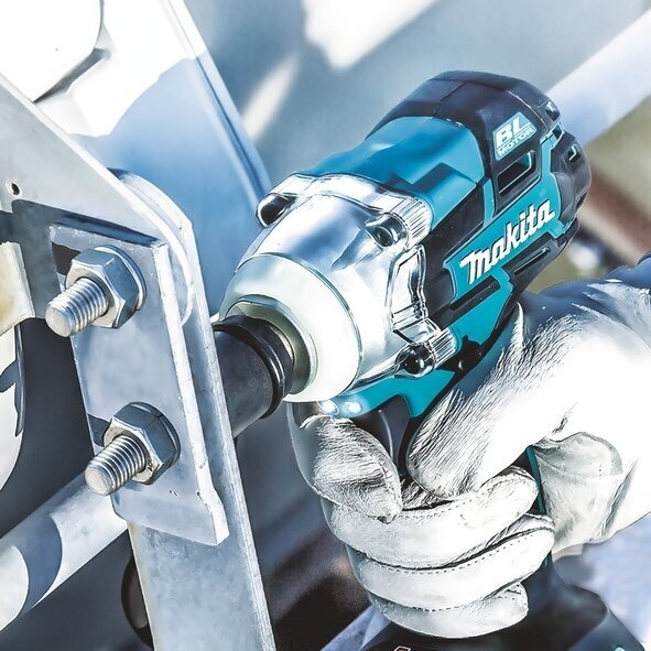 Makita DTW300T Smūginis veržliasukis (18V Li-ion 1 x 5Ah akumuliatorius) 3 Makita DTW300T Smūginis veržliasukis (18V Li-ion 1 x 5Ah akumuliatorius) 3