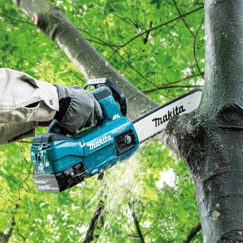 Makita DUC254RT Akumuliatorinis grandininis pjūklas (18V Li-ion 1x5Ah akum. ir kroviklis DC18RC) 5 Makita DUC254RT Akumuliatorinis grandininis pjūklas (18V Li-ion 1x5Ah akum. ir kroviklis DC18RC) 5
