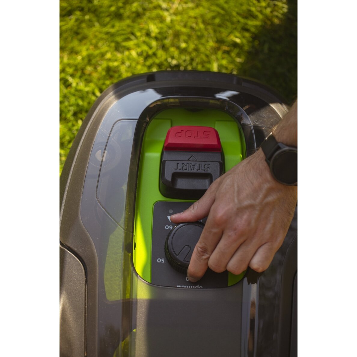 Greenworks OPTIMOW4 VEJOS PJOVIMO ROBOTAS (iki 450 m2 ploto, vejoms) 2 Greenworks OPTIMOW4 VEJOS PJOVIMO ROBOTAS (iki 450 m2 ploto, vejoms) 2